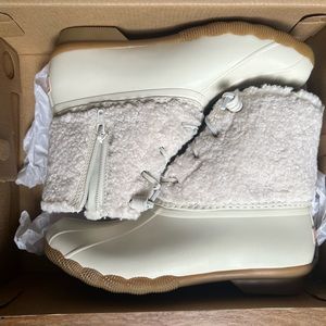 Women’s Sperry Saltwater Sherpa boots in ivory